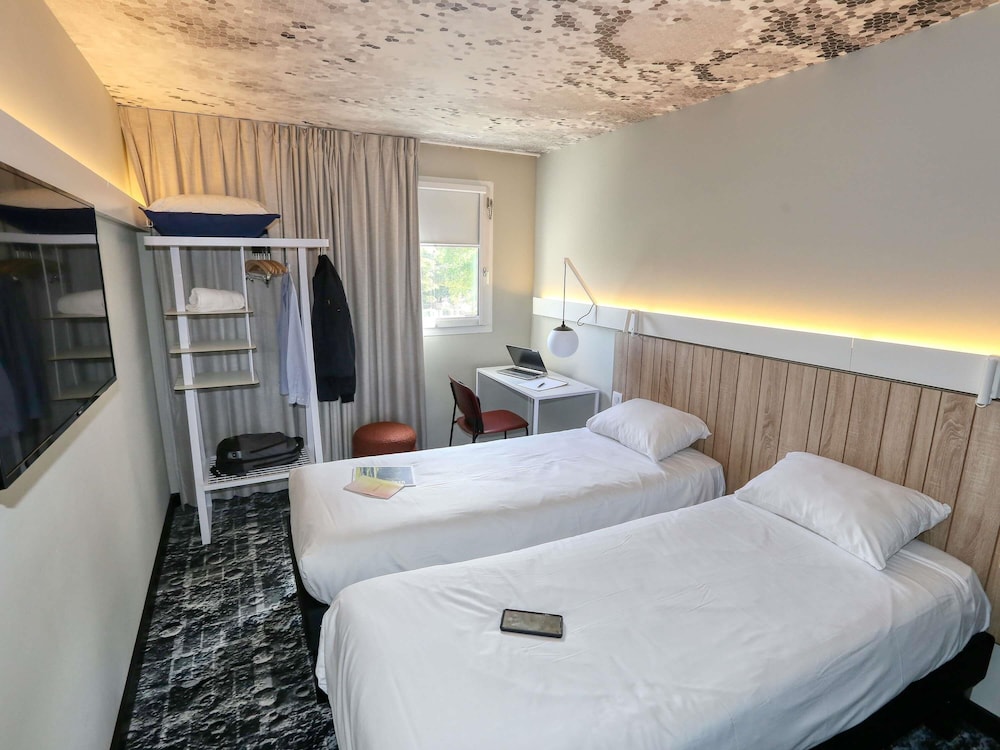 Standard Room, 2 Twin Beds - Photo 4
