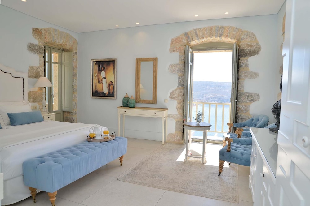 Deluxe Suite, Sea View - Photo 4