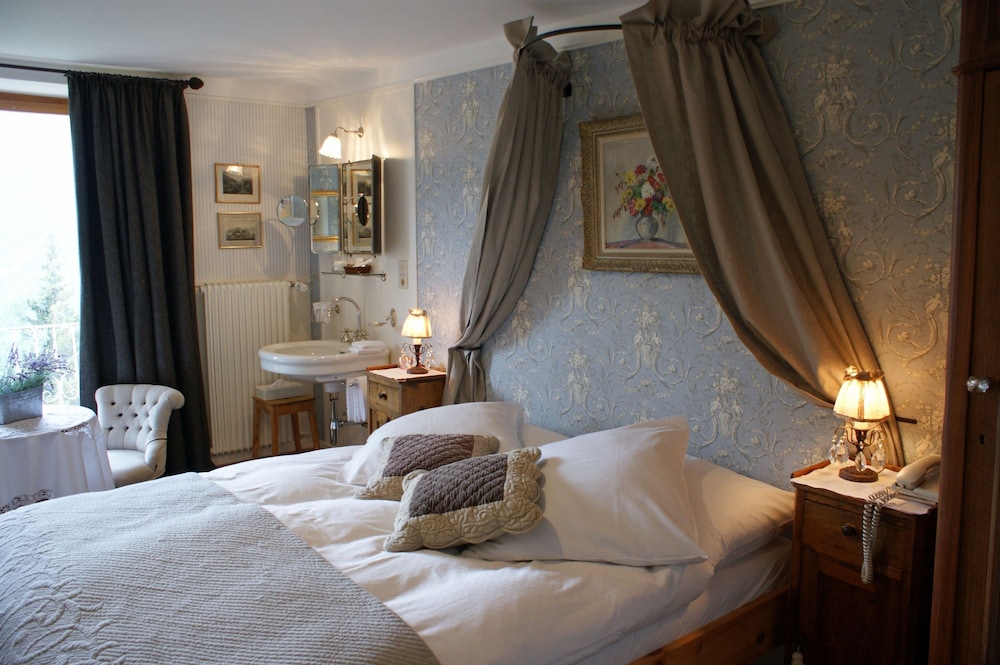 Classic Double or Twin Room, Non Smoking, Mountain View