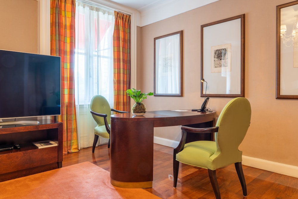Executive Suite (Palace)