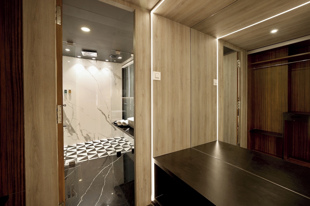 Honeymoon Room photo 1