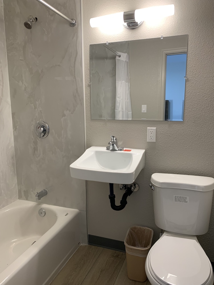 Standard Room, 1 Queen Bed - Photo 18