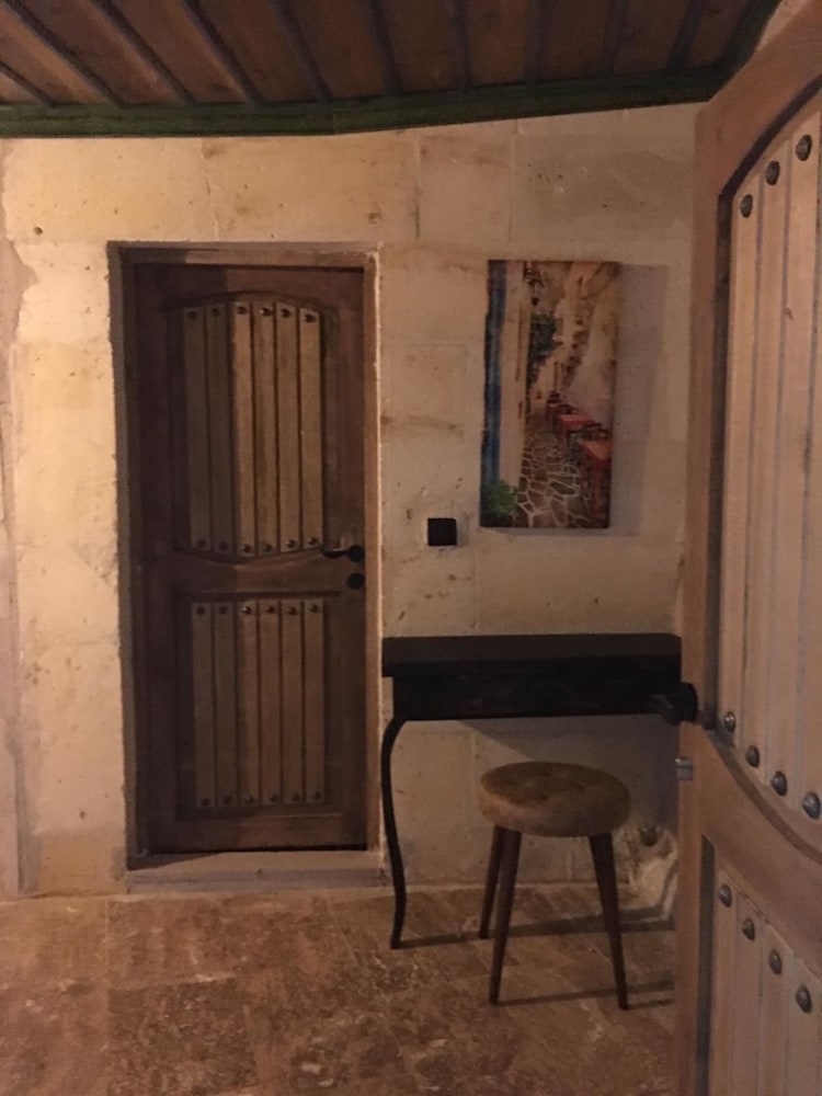 Naz Jacuzzi Deluxe Room - Photo 5