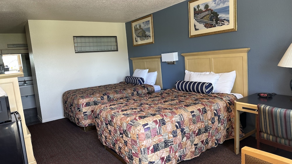 Standard Room, 2 Double Beds, Non Smoking photo 1