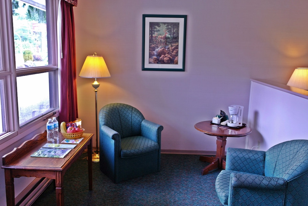 Standard Room, 2 Double Beds, Mountain View, Ground Floor photo 1