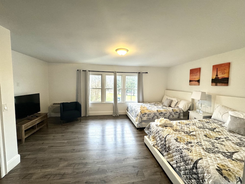 Comfort Room, 2 Queen Beds, Non Smoking, Refrigerator & Microwave