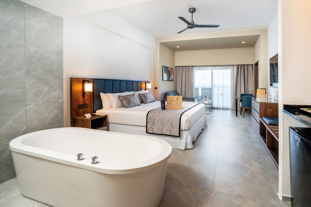 Junior Suite, Ocean View (Elite Club | C)