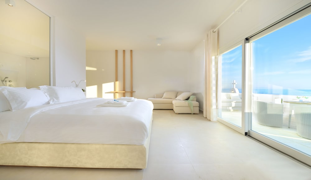 Nissaki VIP Suite with Indoor and Outdoor Hot Tub, Sea View - Photo 13