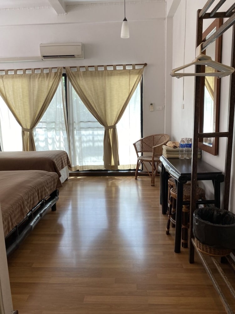 Air-Con Triple room thumbnail 5