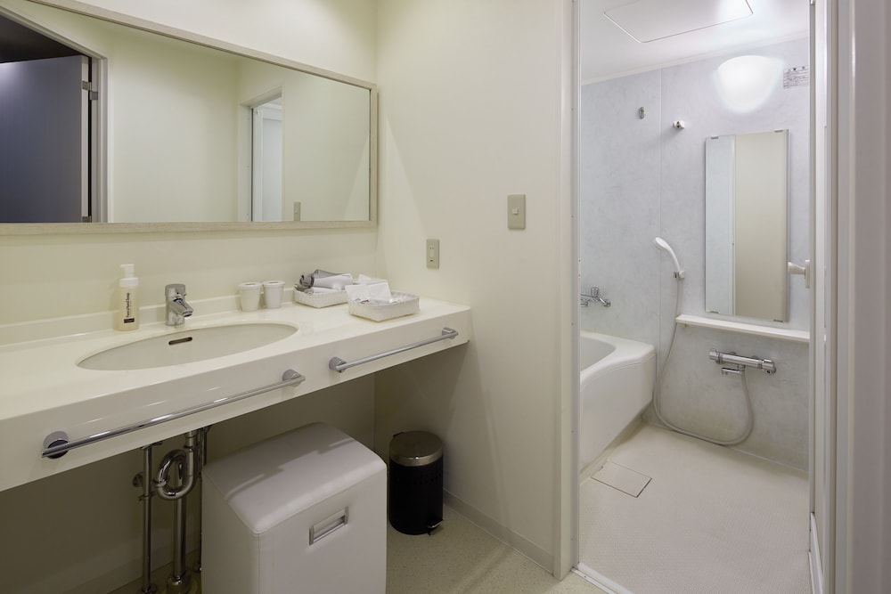 [5pm Check-In, 9 Am Check-Out] Balcony Fourth For 4 People *With Balcony*