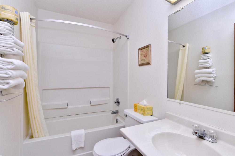 Suite, 1 King Bed, Non Smoking (Jacuzzi)  No Pets - Photo 6