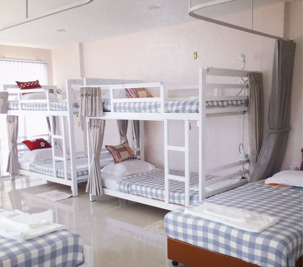 Mixed Dormitory with Shared Bathroom