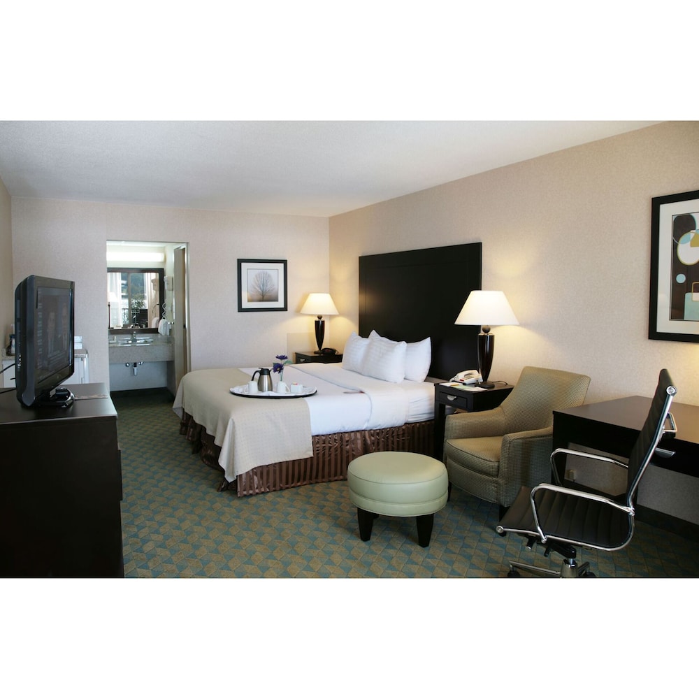 Standard Room, 1 King Bed - Photo 3