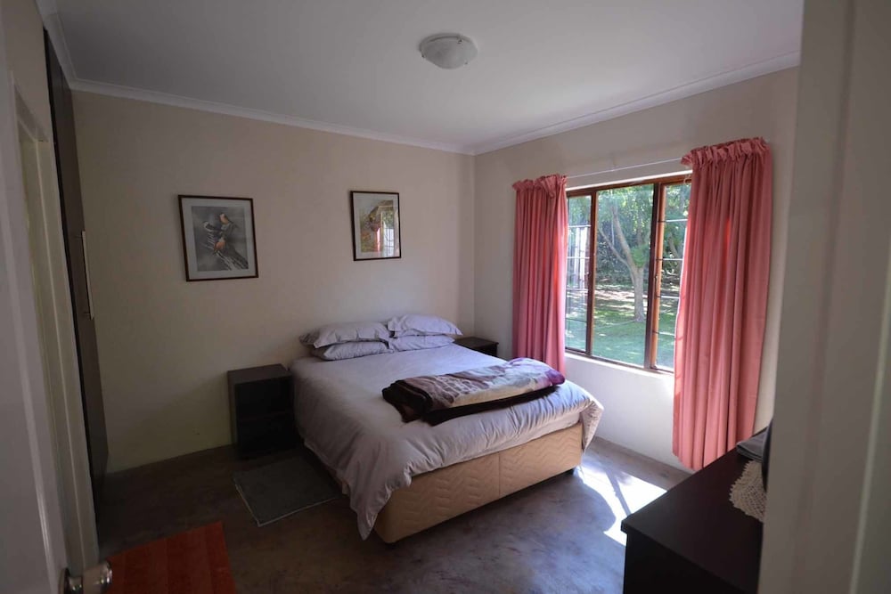 Superior Cottage, 1 King Bed with Sofa bed, River View (Mills) photo 1