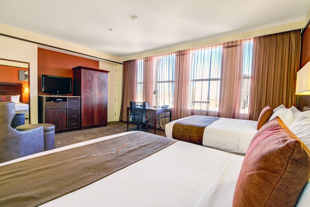 Room, 2 Queen Beds, Non Smoking - Photo 4