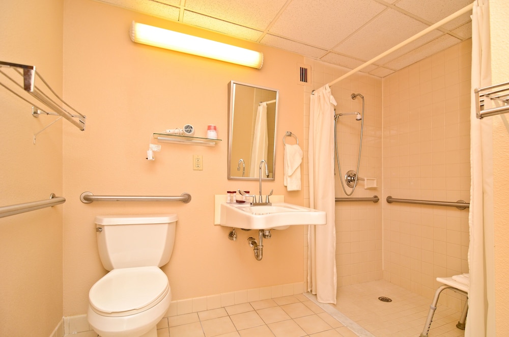 Deluxe Room, Accessible Bathtub, Non Smoking - Photo 2
