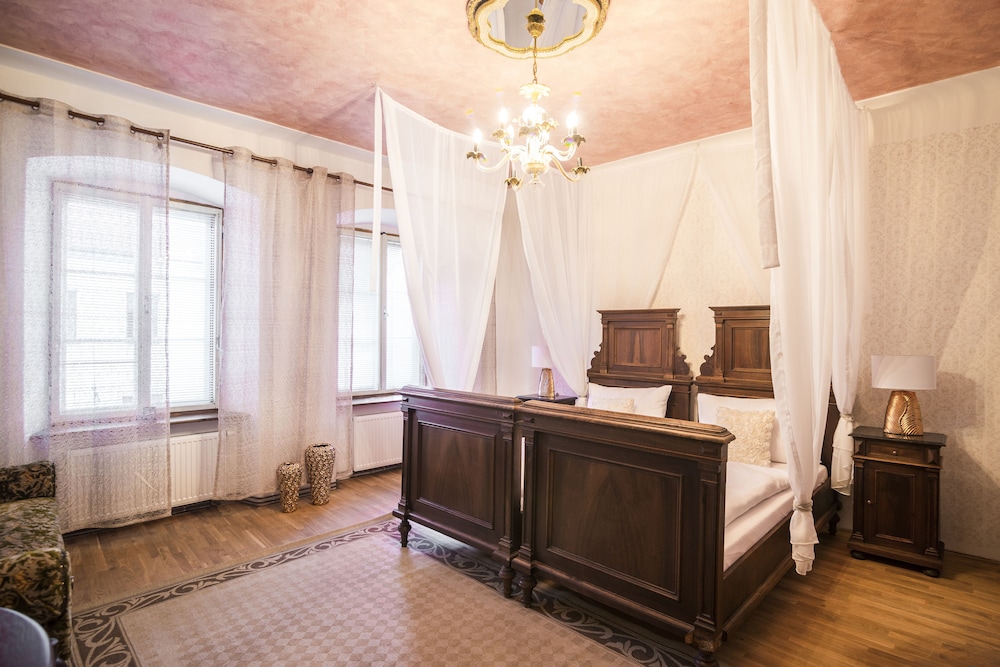 Deluxe Double or Twin Room photo 1