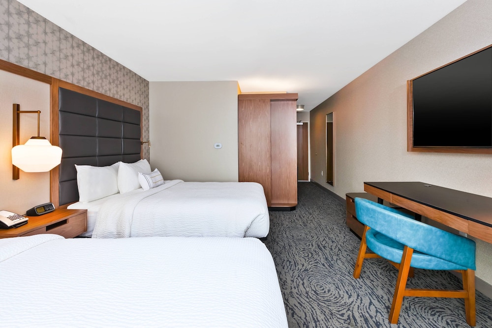 Room, 2 Queen Beds - Photo 1