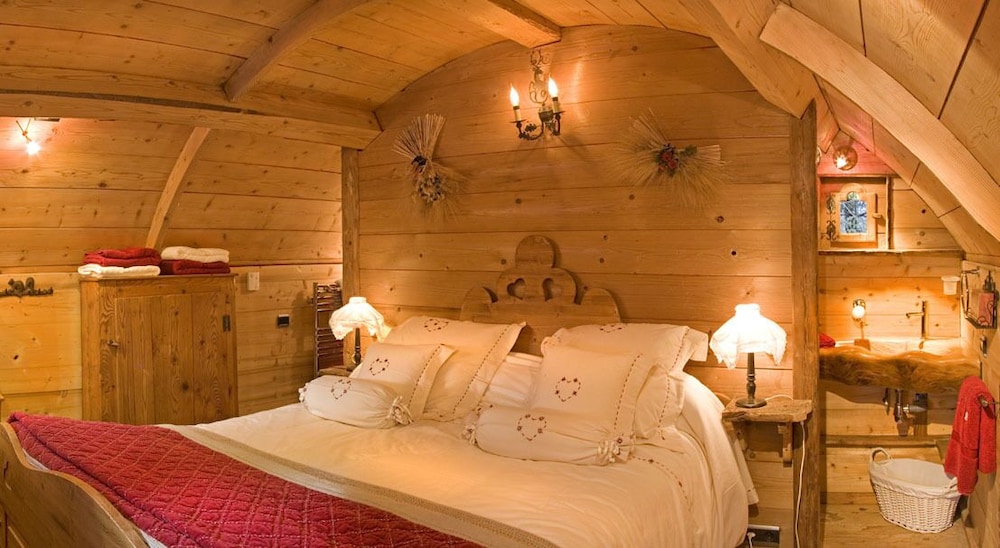 Room des Barrattes with Private Jacuzzi