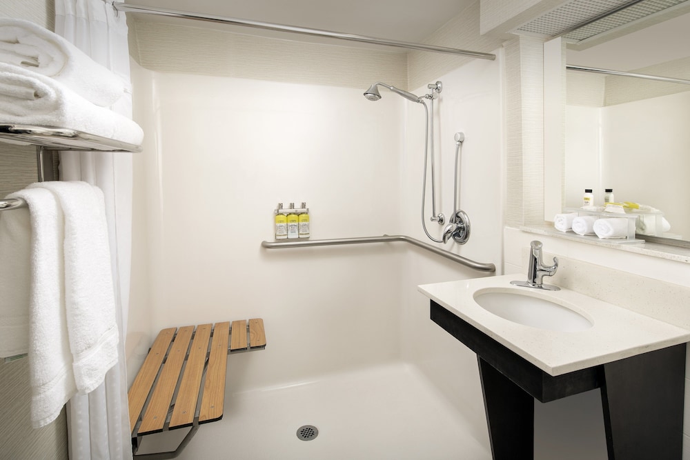 Suite, 1 King Bed, Accessible (Roll-In Shower) - Photo 3