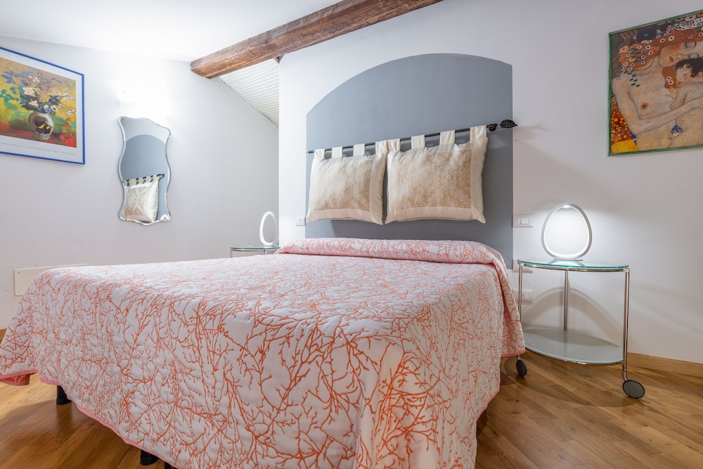 Superior Apartment, 2 Bedrooms (Via Guelfa 34 - no elevator)