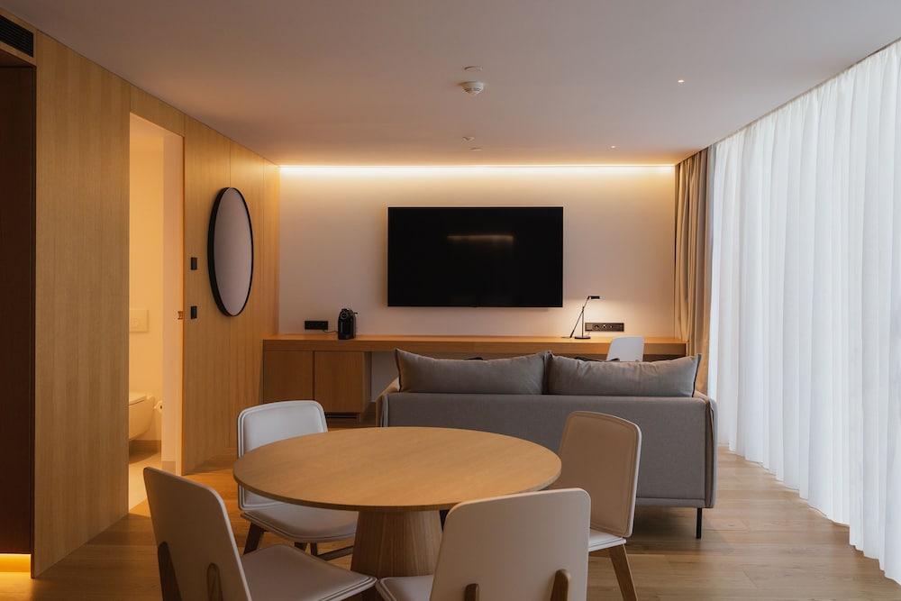 Premium Suite, City View