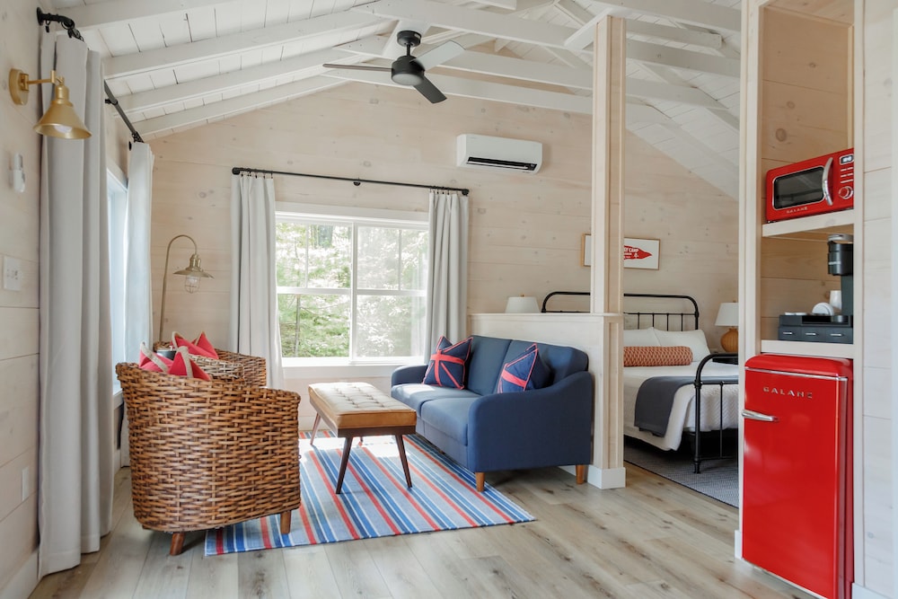 1 ROOM KING CABIN