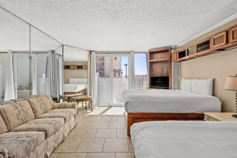 Studio, 2 Queen Beds (Top Of The Gulf 111 )