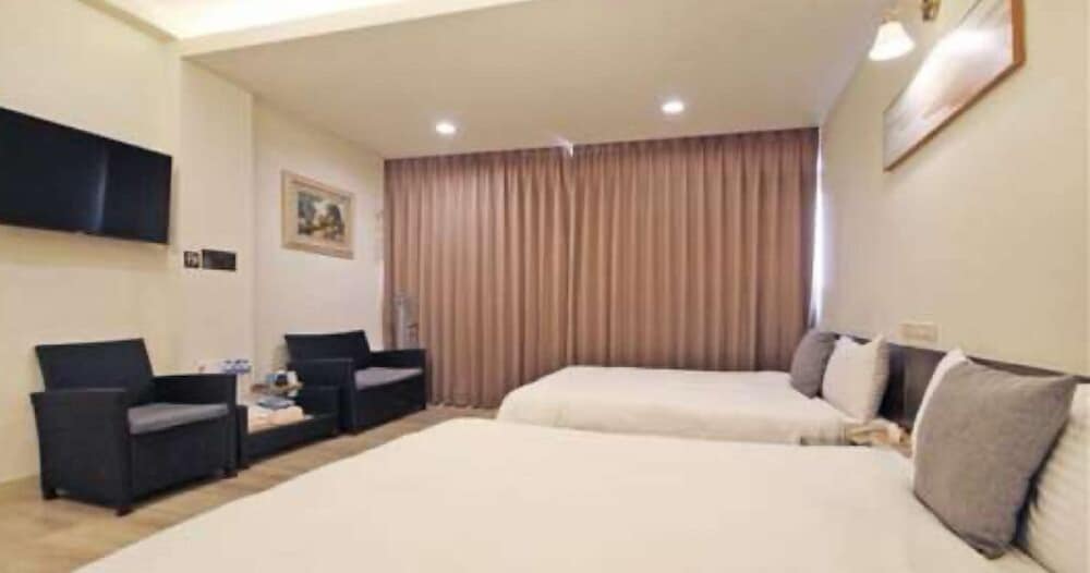 Standard Quadruple Room - Photo 9