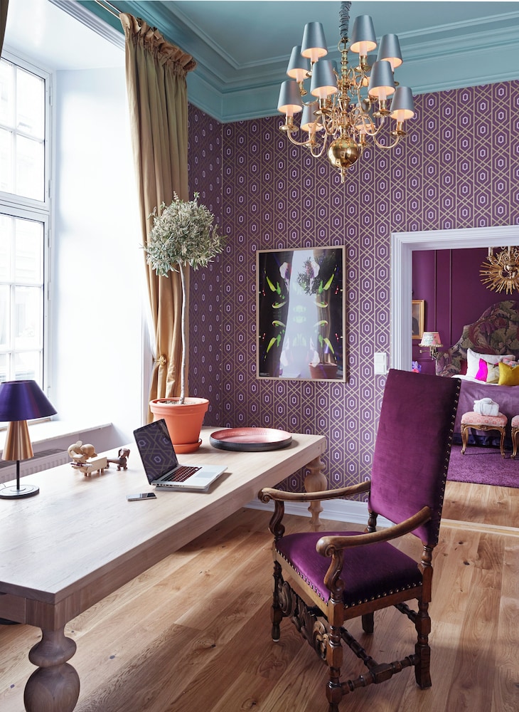Suite - Photo 11