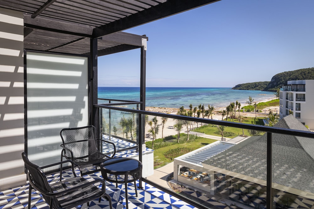 Privilege Junior Suite Ocean Front - Photo 3