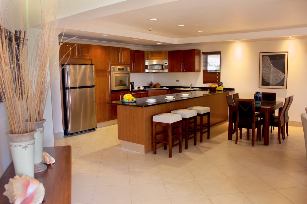 Deluxe Condo, 3 Bedrooms, Balcony, Ocean View photo 2