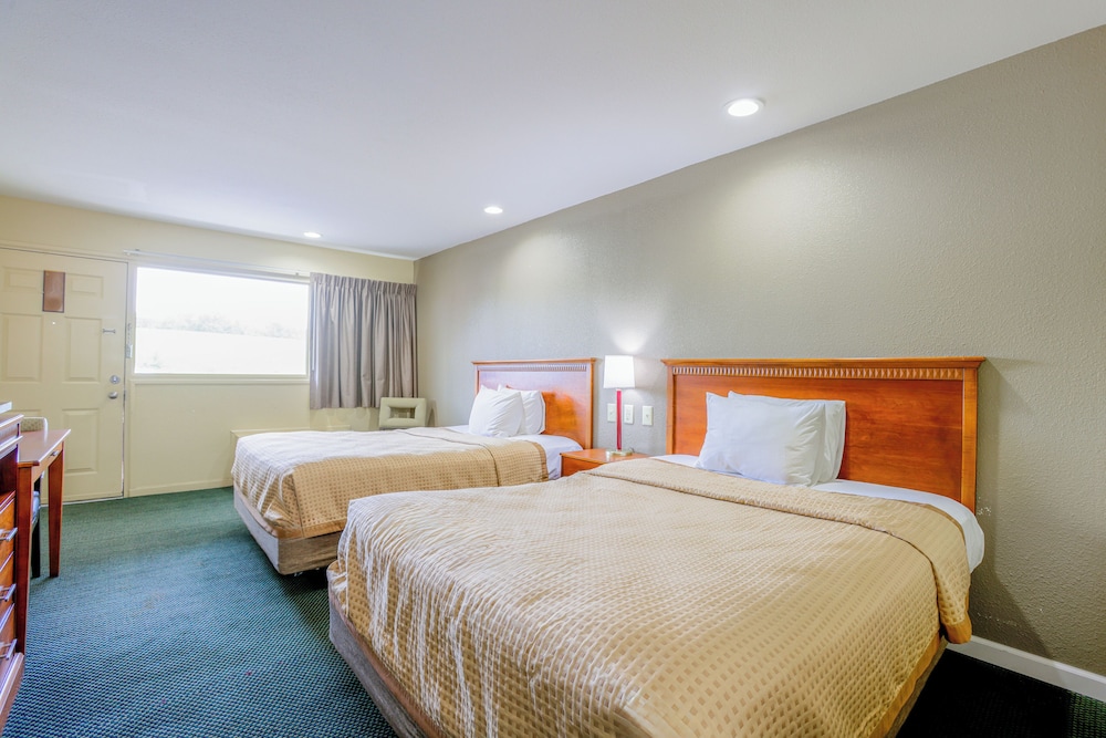 Room, 2 Queen Beds, Non Smoking photo 3