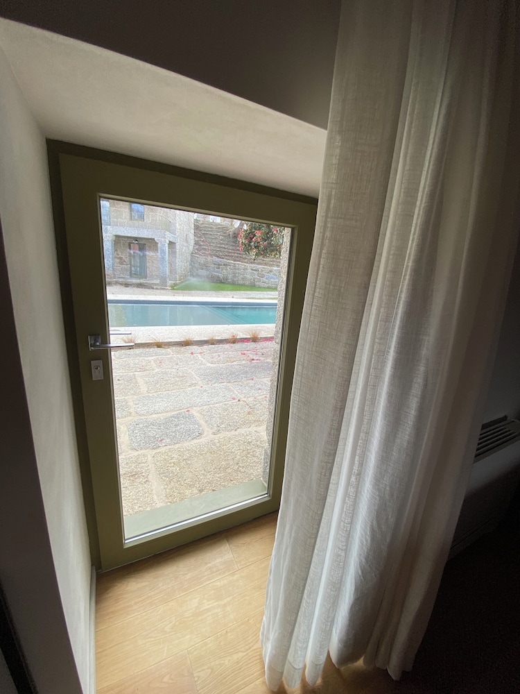 Comfort Room, Pool View photo 2