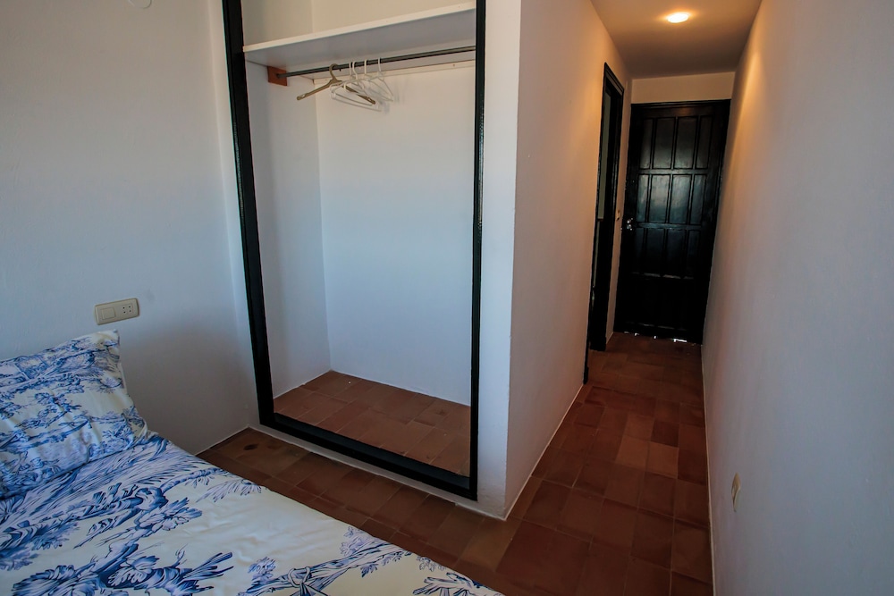Basic House photo 3