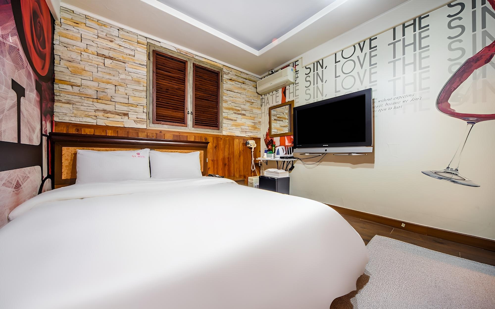Room (Special Room (Bathtub Smart TV (Netfl) - Photo 1