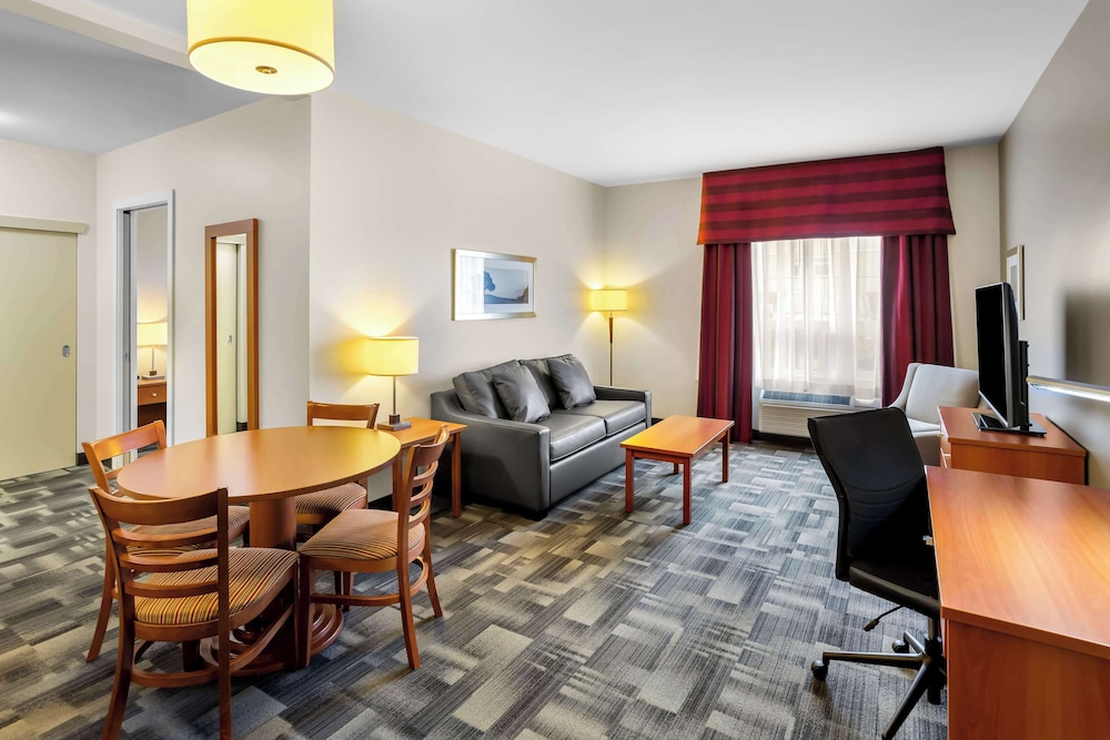 Suite, 1 King Bed, Non Smoking