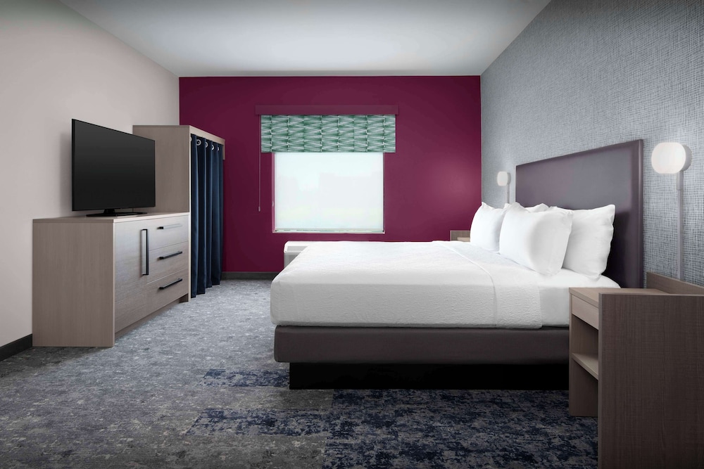 Suite, 1 King Bed, Accessible, Bathtub (Mobility & Hearing) photo 3