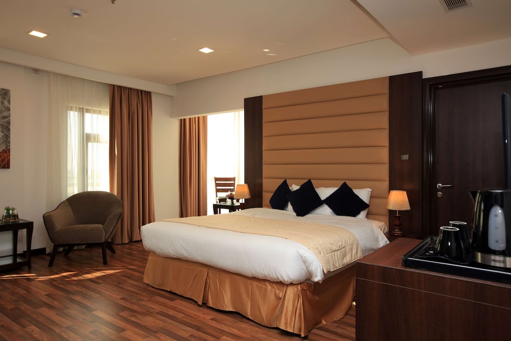 Standard Room, 1 King Bed, City View photo 1