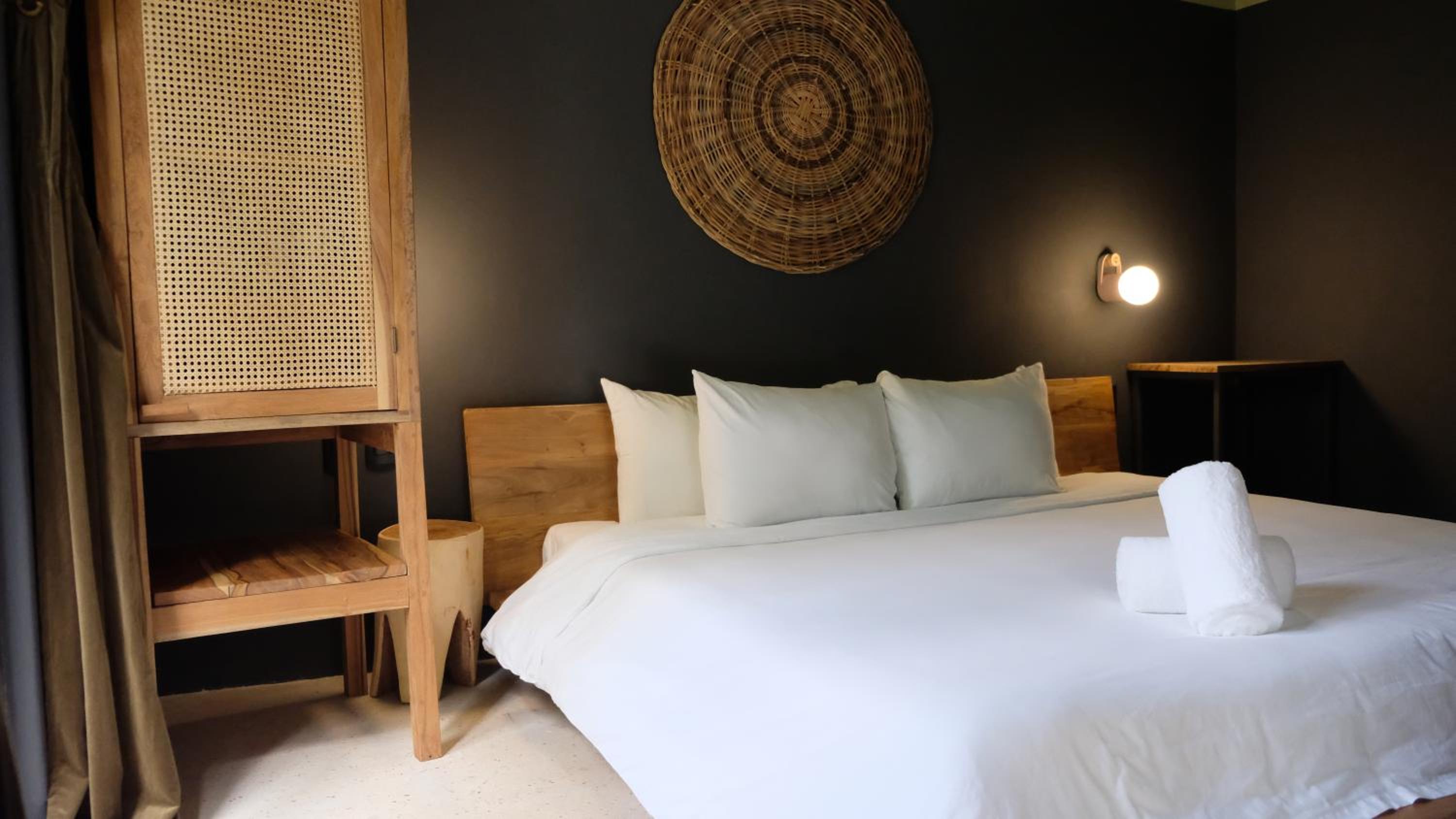 Standard King Room - Photo 3