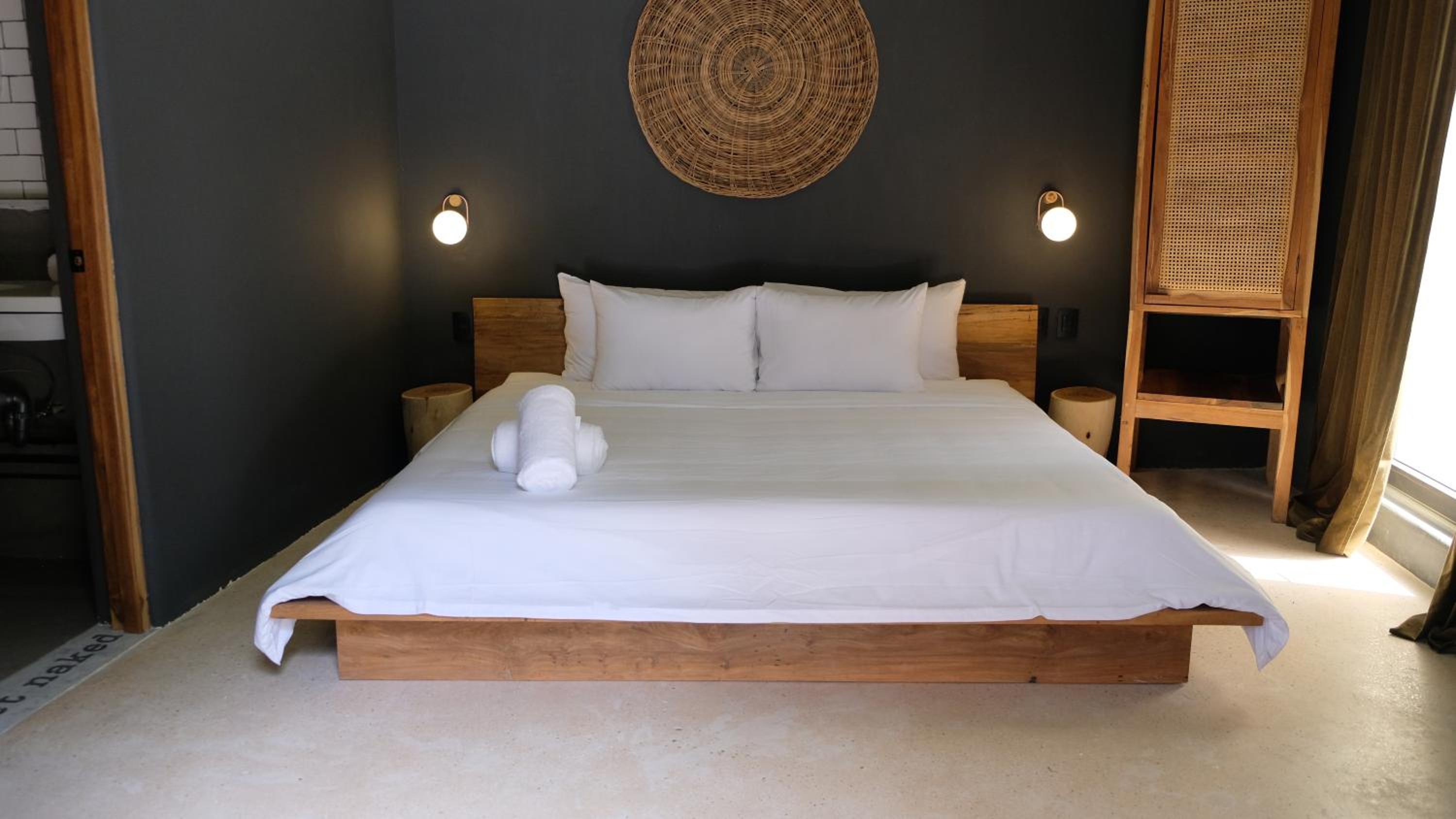 Deluxe King Room - Photo 4