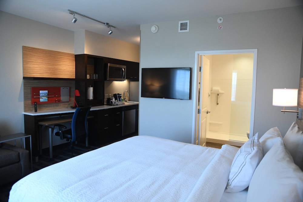 Studio, 1 King Bed with Sofa bed, City View photo 2