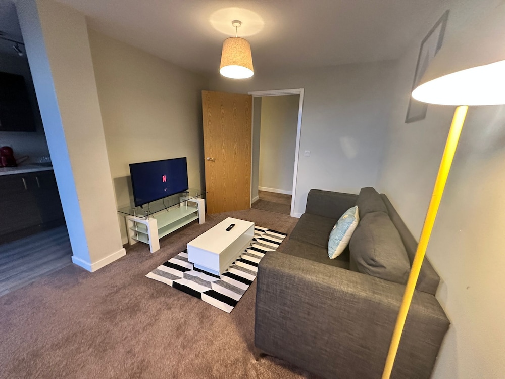 Three Bedroom Apartment - Photo 13