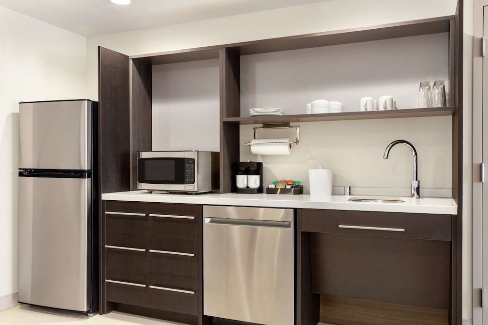 Suite, 1 King Bed, Accessible, Bathtub (Mobility & Hearing) - Photo 6
