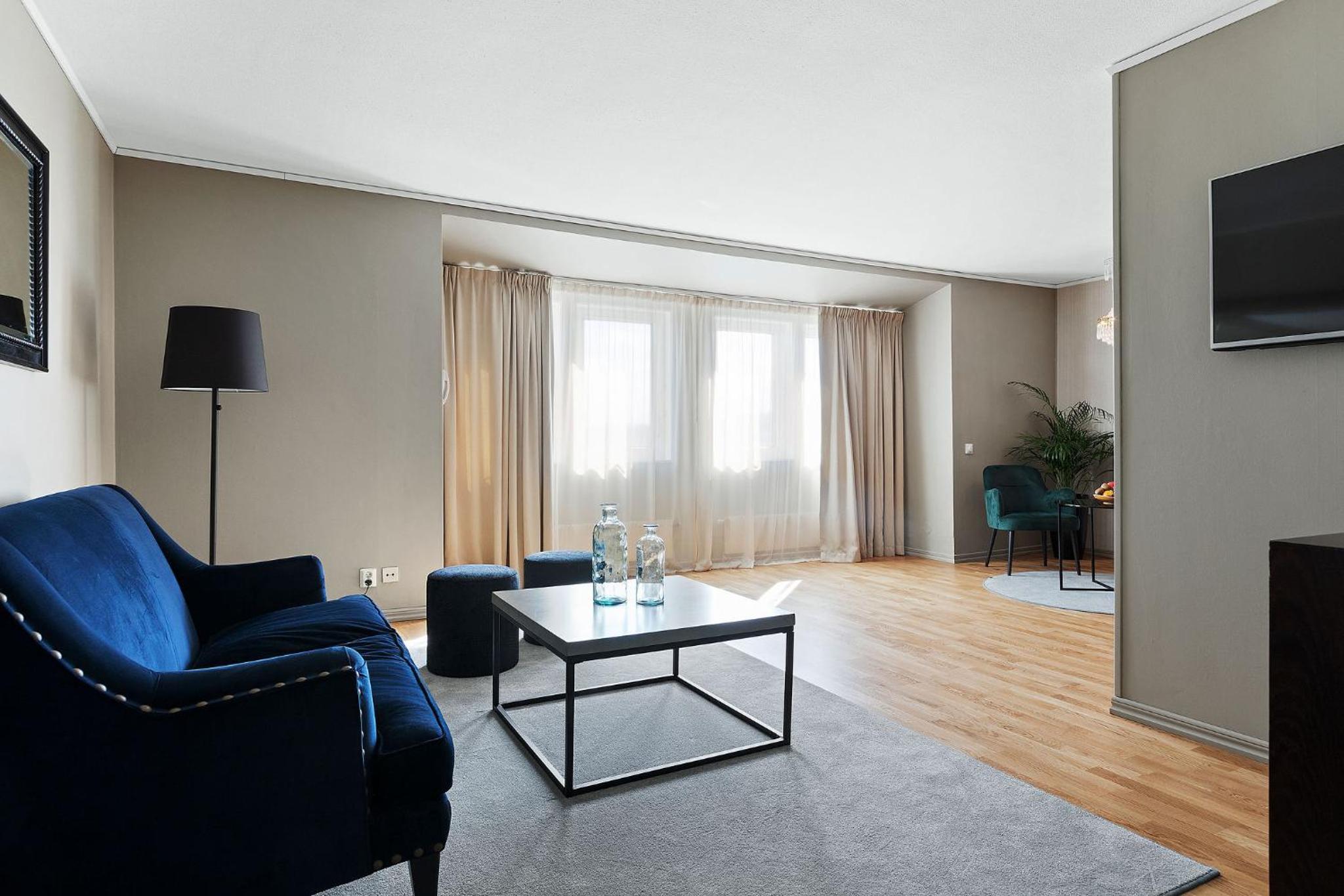 Suite - Photo 1
