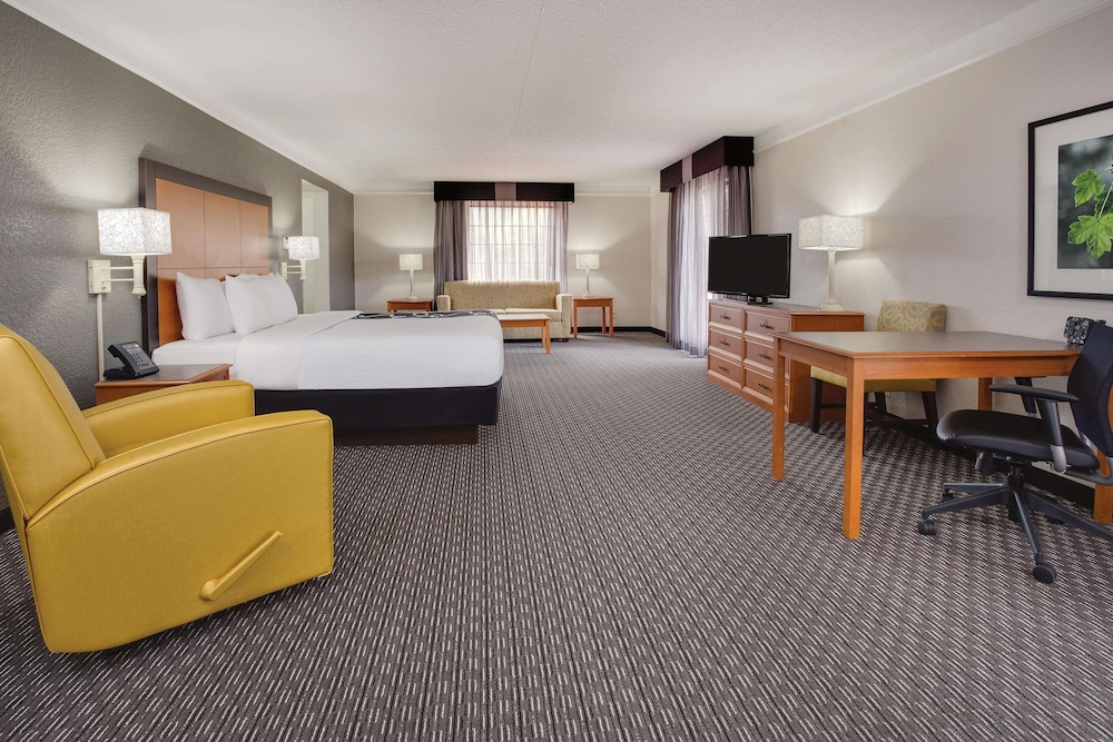Superior Room, 1 King Bed, Non Smoking - Photo 1
