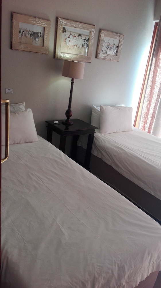 Room (8) photo 2