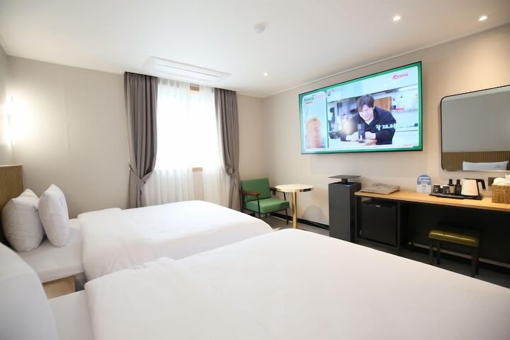Premium Twin Room, City View photo 1