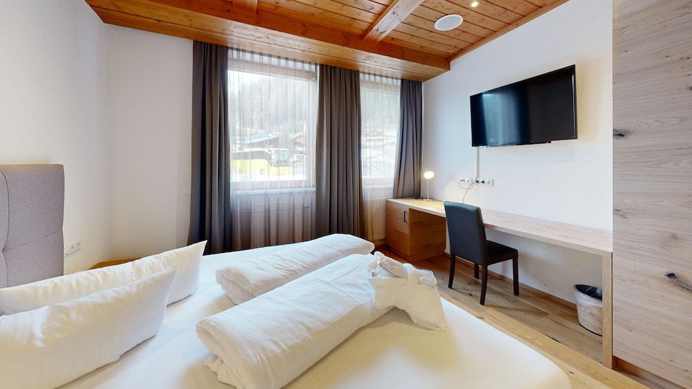 Deluxe Apartment, 3 Bedrooms, Terrace, Mountain View photo 3