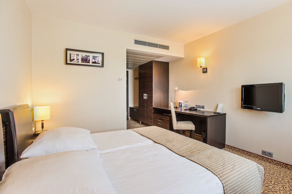 Standard Double Room Single Use photo 3